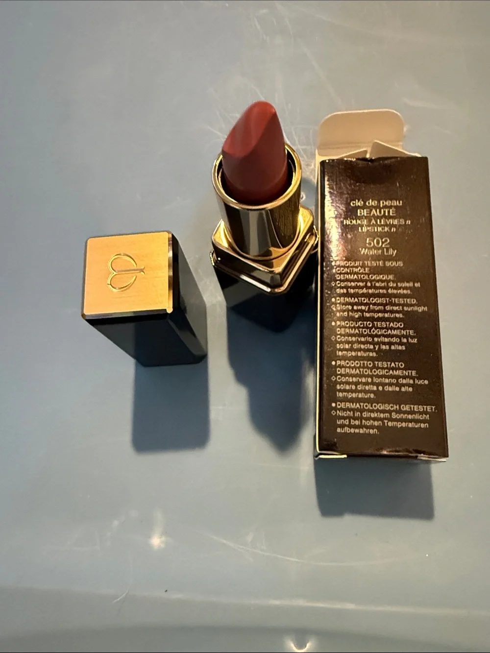 clé de peau Rouge à Lèvres Lipstick 502 Water Lily - Black & Gold Packaging - Picture 5 of 6